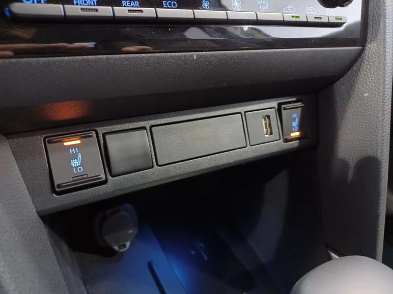 Toyota Yaris • 2023 • 5,500 km 12