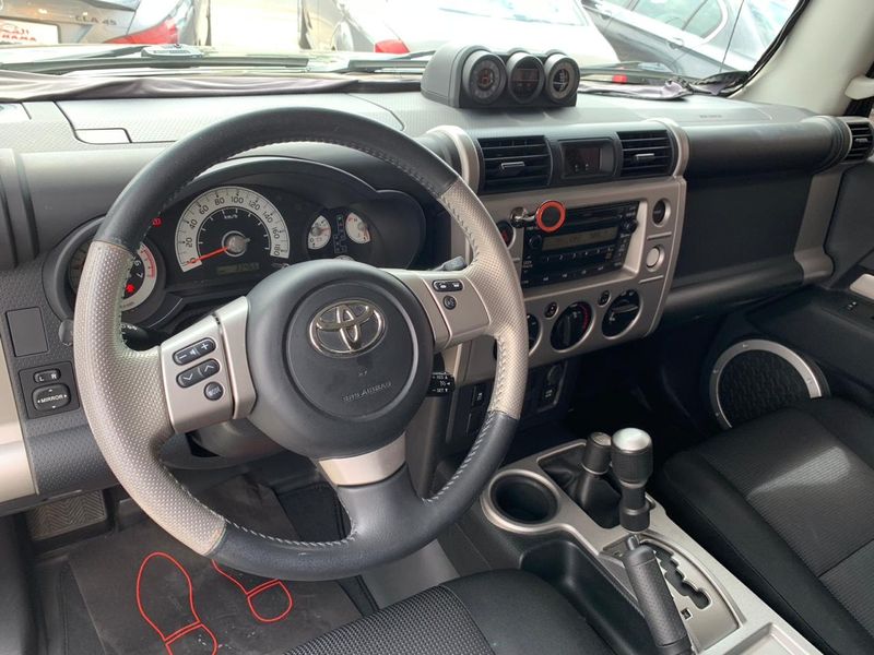 Toyota FJ Cruiser • 2014 • 33,000 km 13