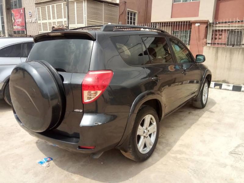 Toyota RAV4 • 2008 • 32,000 km 2