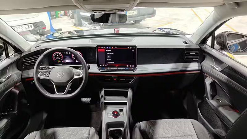 Volkswagen Tiguan • 2024 • 3,052 km 5
