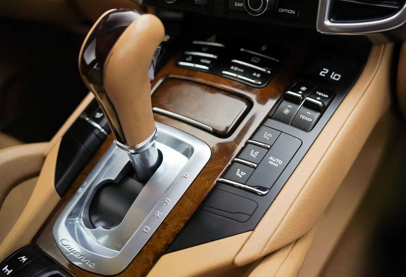 Porsche Cayenne • 2013 • 67,000 km 2