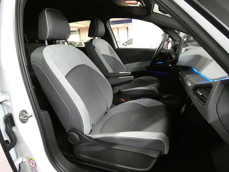 Volkswagen ID.4 • 2020 • 16,590 km 11