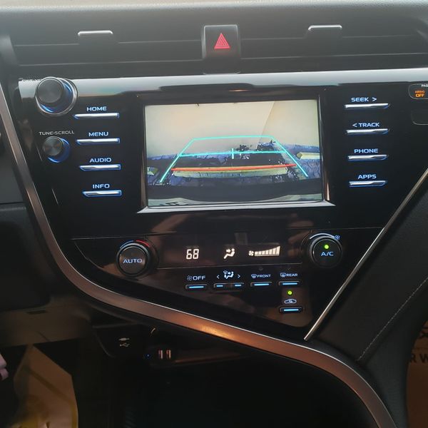 Toyota Camry • 2018 • 2 km 11