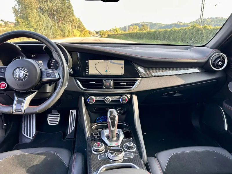 Alfa Romeo Giulia • 2020 • 45,000 km 4