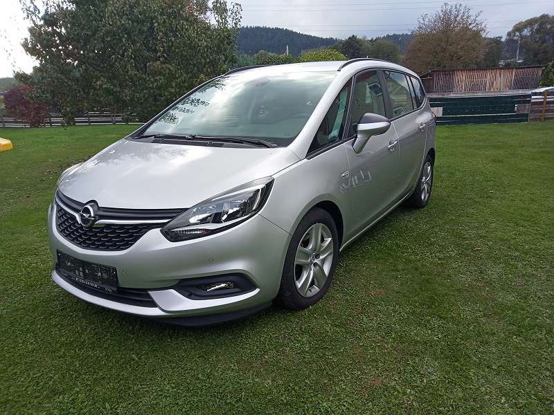 Opel Zafira • 2017 • 98,890 km 1