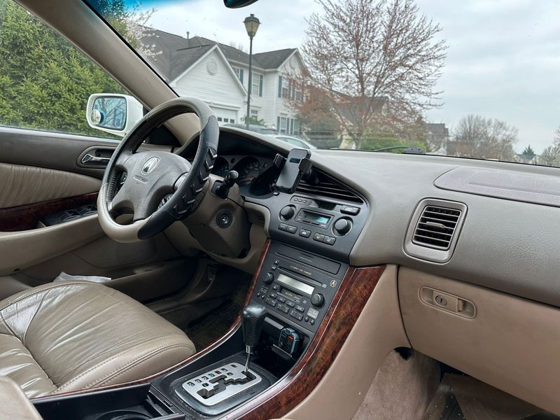 Acura TL • 2003 • 187,000 km 9