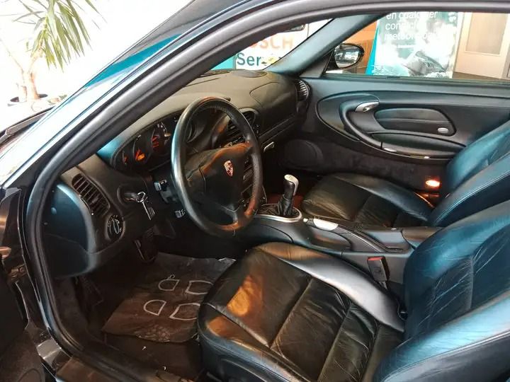 Porsche 911 • 2002 • 82,000 km 3