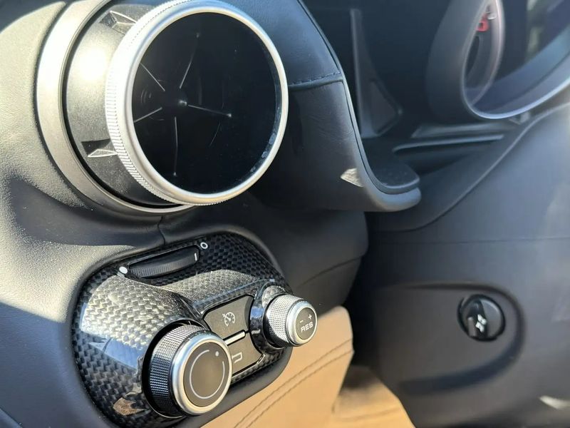 Ferrari Portofino • 2020 • 17,600 km 36