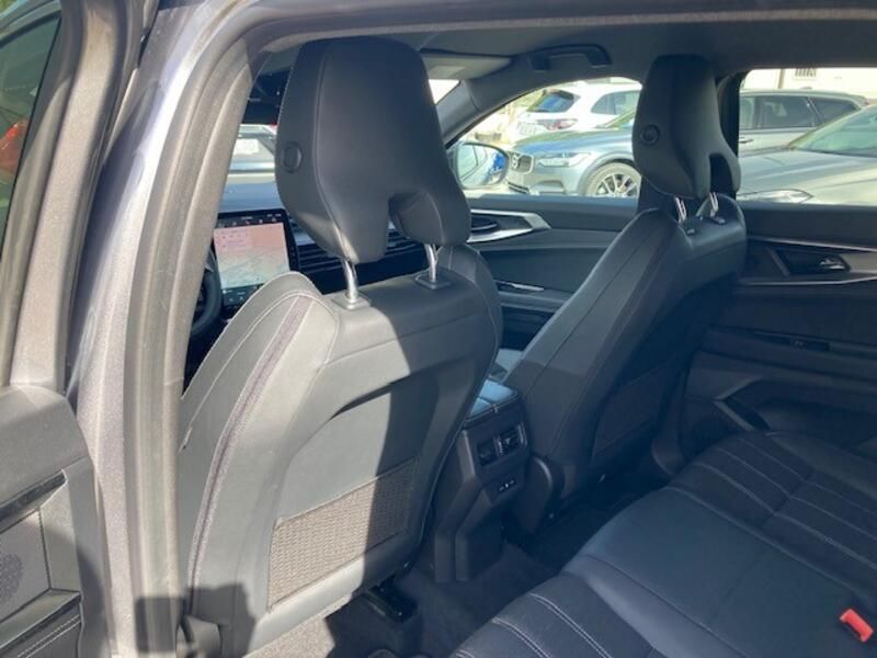 Renault Captur • 2024 • 3,542 km 17