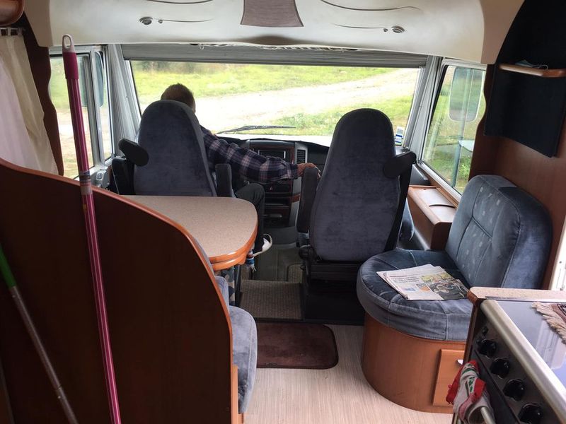 Mercedes-Benz 310 Van • 2008 • 80,000 km 4