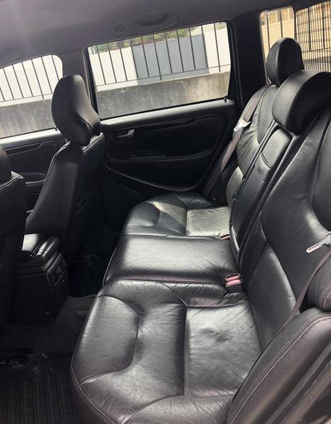 Volvo V70 • 2001 • 250,000 km 3