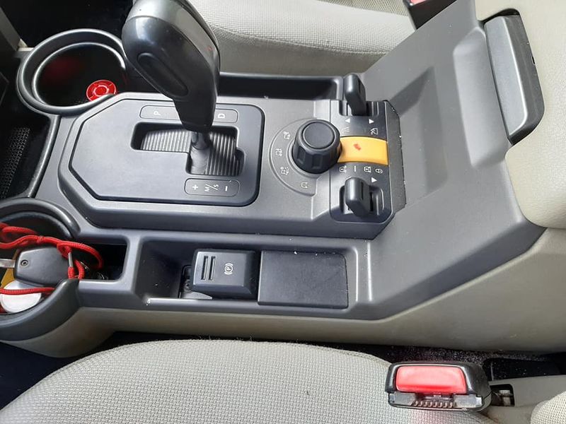 Land Rover Discovery • 2009 • 219,000 km 3