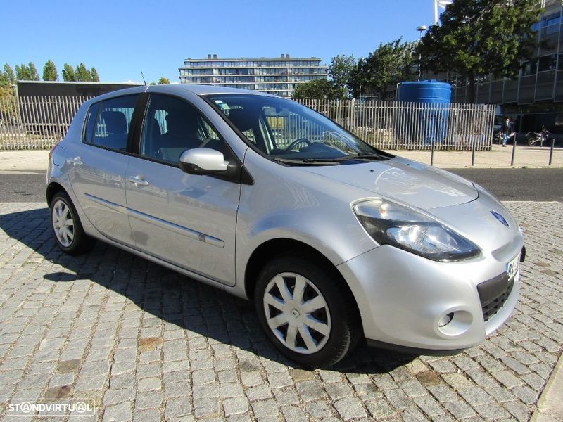 Renault Clio • 2010 • 140,000 km 3