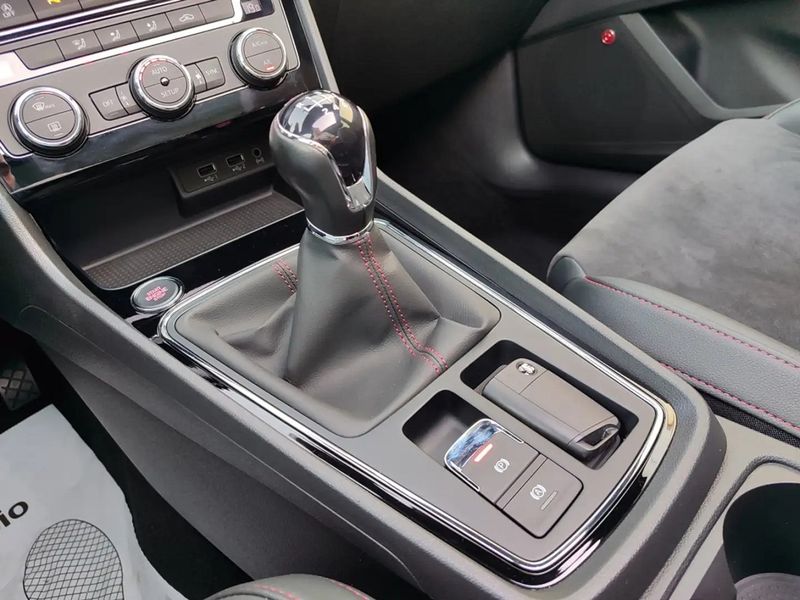 Seat Leon • 2020 • 104,000 km 6