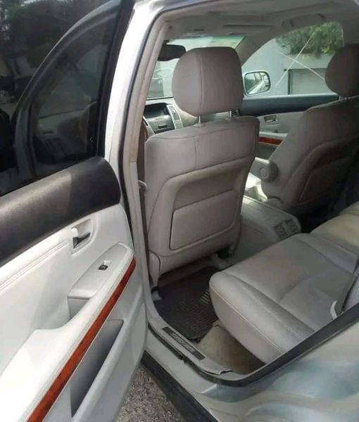 Toyota Camry • 2010 • 126,340 km 9