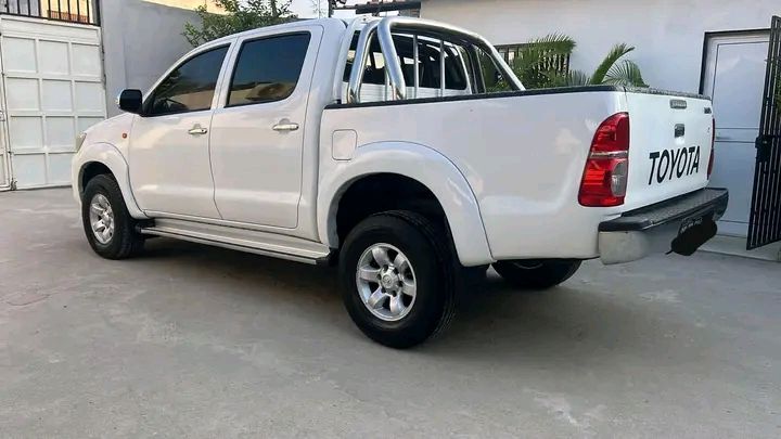 Toyota Hilux • 2019 • 50,000 km 3