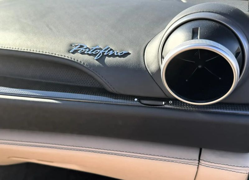 Ferrari Portofino • 2020 • 17,600 km 24