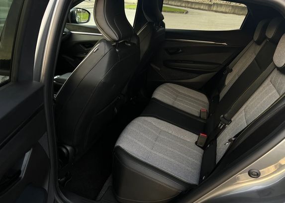 Renault Mégane • 2023 • 16,000 km 24