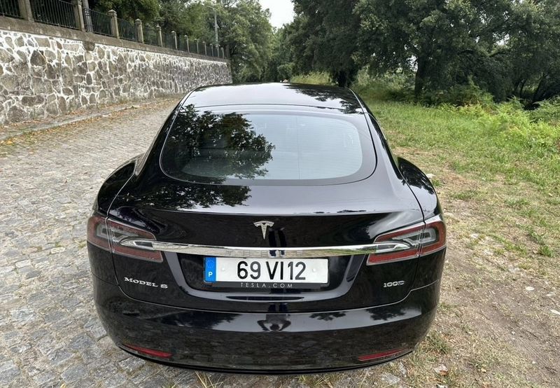 Tesla Model S • 2018 • 185,000 km 6