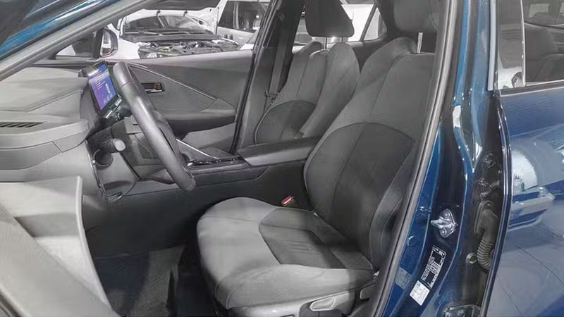 Toyota C-HR • 2023 • 9,461 km 5