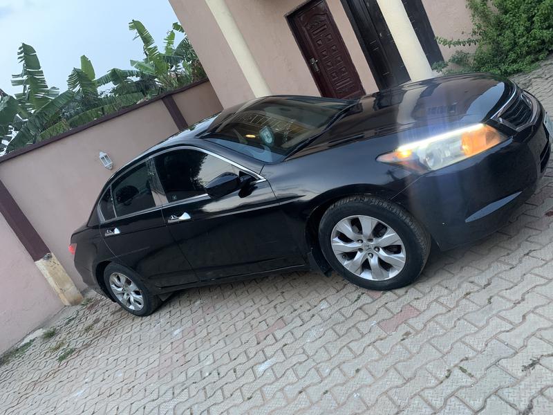 Honda Accord • 2010 • 99,102 km 9