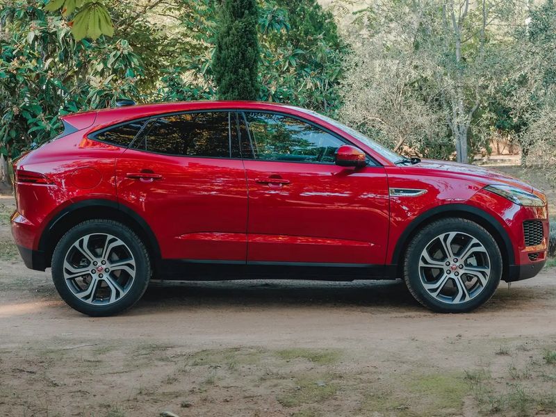 Jaguar E-PACE • 2019 • 72,600 km 11