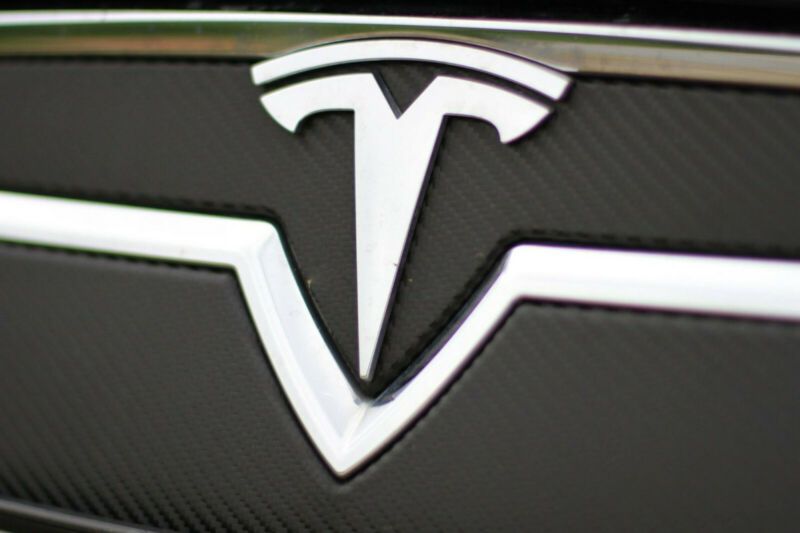 Tesla Model S • 2015 • 168,000 km 10