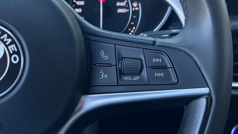 Alfa Romeo Stelvio • 2020 • 59,735 km 24