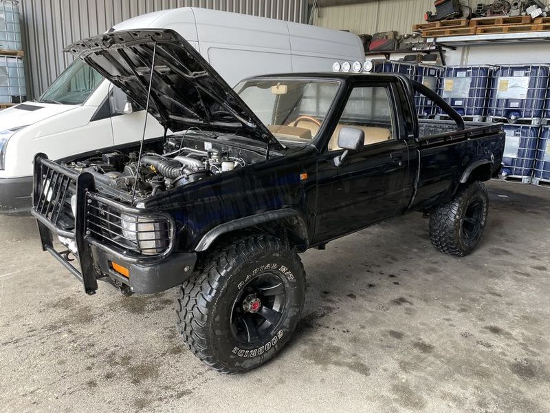 Toyota Hilux • 1990 • 179,999 km 6