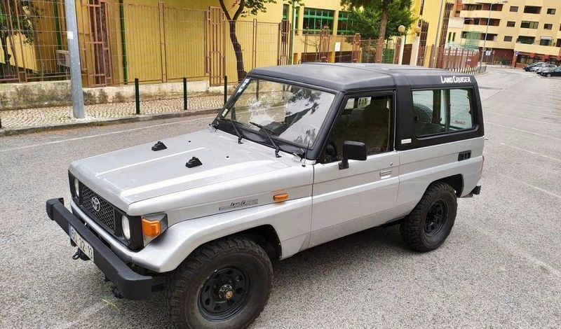 Toyota Fortuner • 1989 • 200,000 km 1