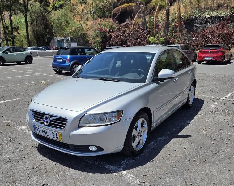 Volvo S40 • 2011 • 110,000 km 1