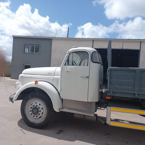 Volvo 460 • 1998 • 60,000 km 4