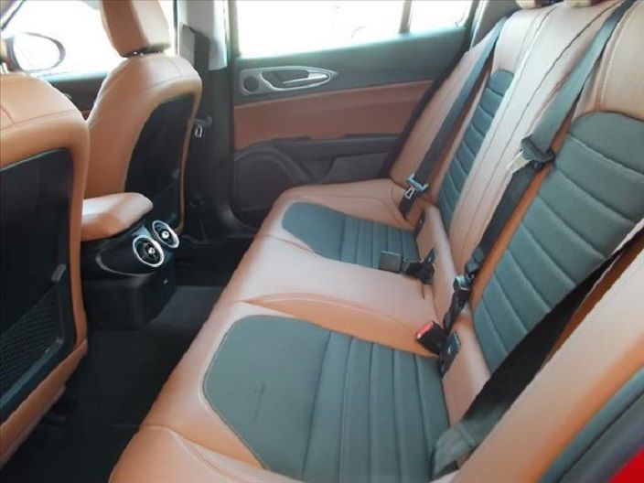 Alfa Romeo Giulia • 2016 • 119,850 km 10