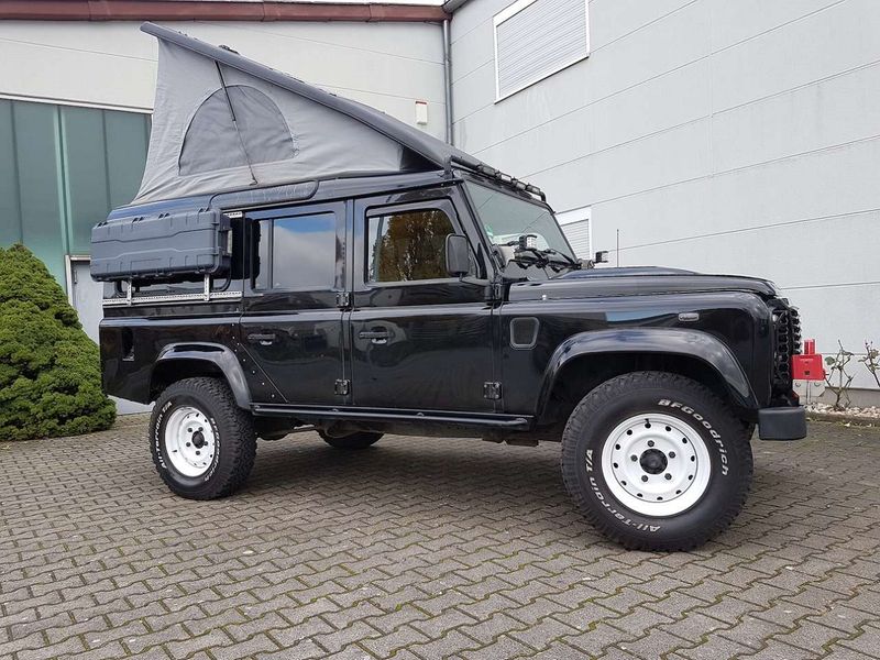 Land Rover Defender • 2007 • 209,200 km 6