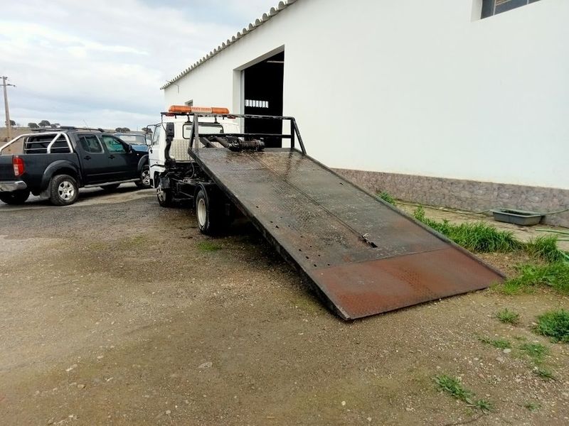 Mazda Truck • 1999 • 120,000 km 4