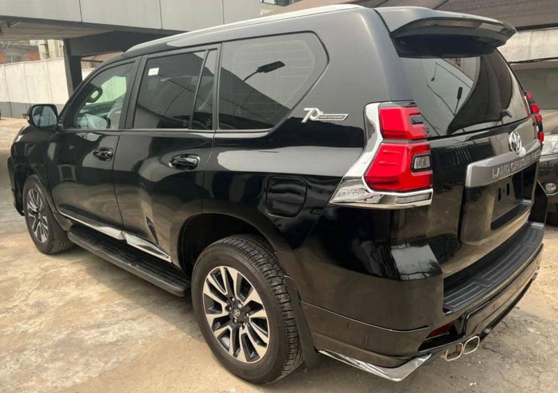 Toyota Land Cruiser • 2020 • 23 km 3