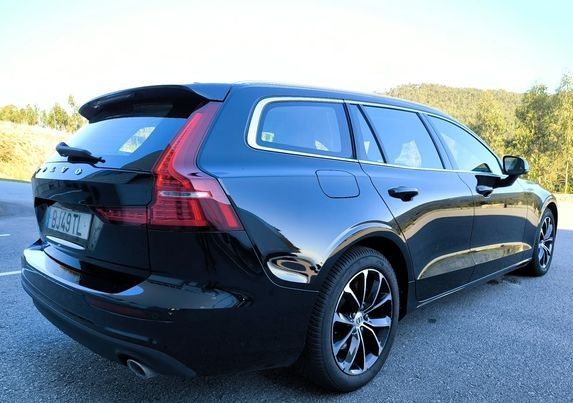 Volvo V60 • 2020 • 69,000 km 5