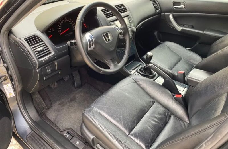 Honda Accord • 2005 • 313,000 km 2