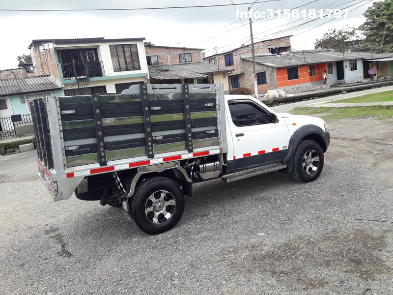 Nissan Frontier • 2010 • 180,000 km 3