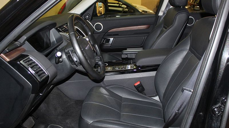 Land Rover Discovery • 2018 • 66,945 km 7