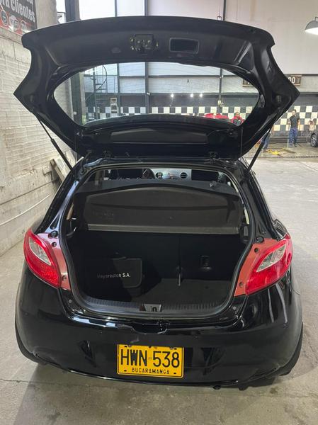 Mazda 2 • 2015 • 41,500 km 2