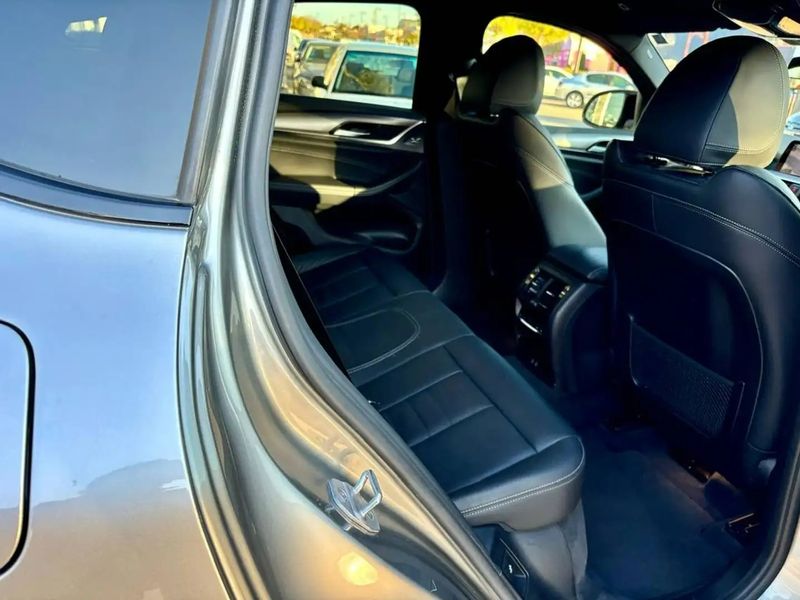 BMW X4 • 2020 • 108,500 km 6