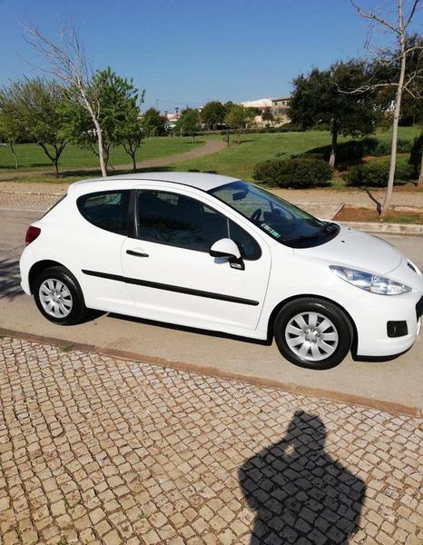 Peugeot 207 • 2009 • 200,000 km 2