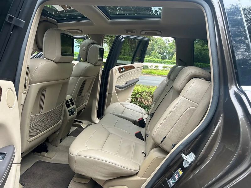 Mercedes-Benz GL-Class • 2015 • 115,000 km 8