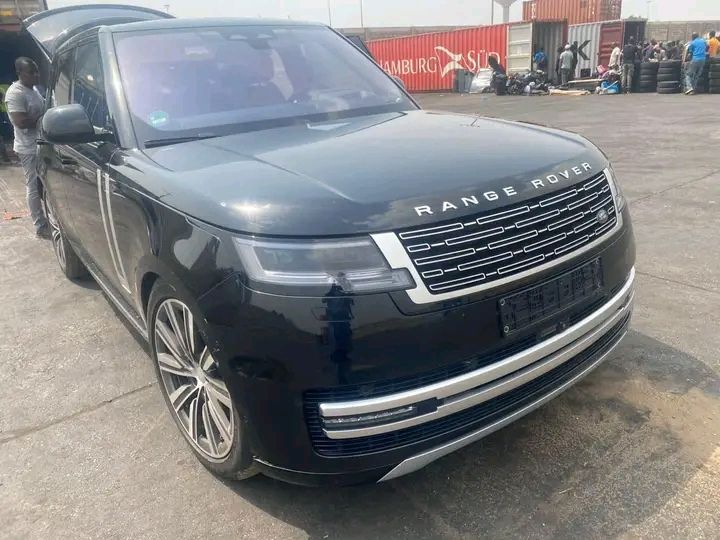 Land Rover Range Rover • 2022 • 50,000 km 1