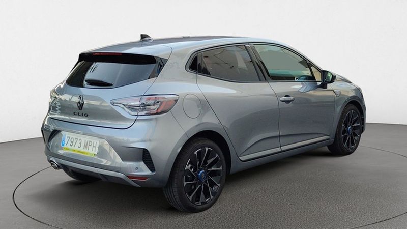 Renault Clio • 2024 • 1,020 km 4