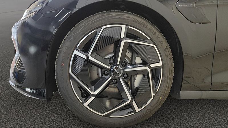 BYD S6 • 2024 • 3,111 km 14