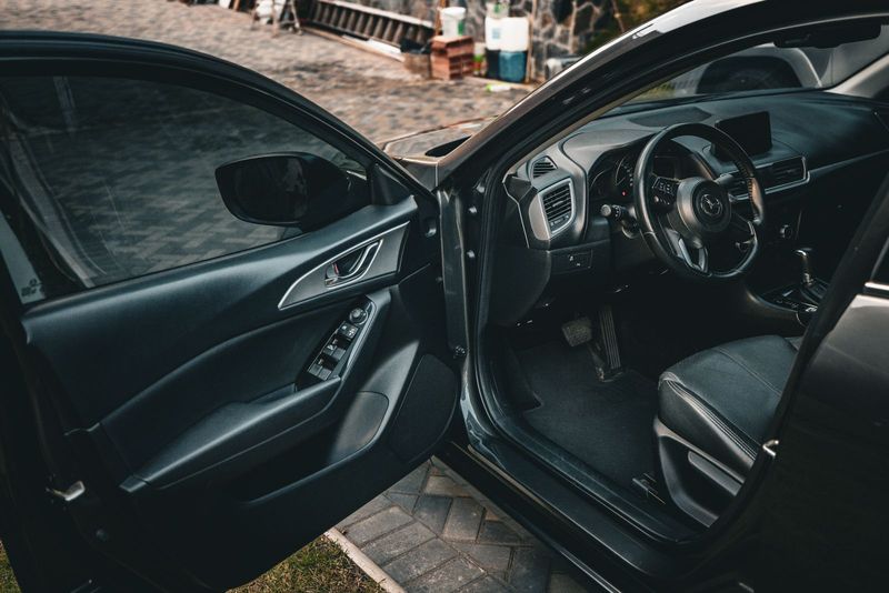 Mazda 3 • 2019 • 52,606 km 2