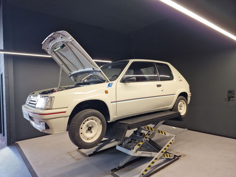 Peugeot 205 • 1992 • 102,500 km 4