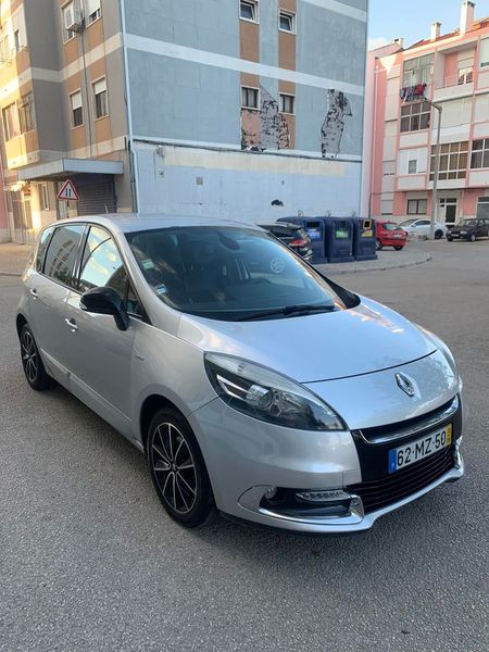 Renault Scénic • 2012 • 60,000 km 3